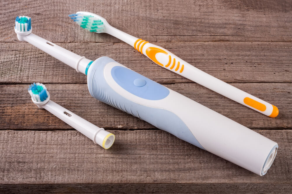 Differences Between Electric & Manual Toothbrushes